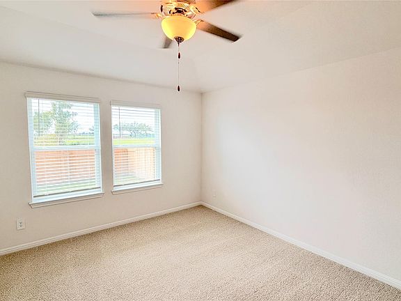 3rd image of 116 Windbrook Dr