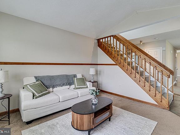 5th image of 22069 Saint Gabriels Cir