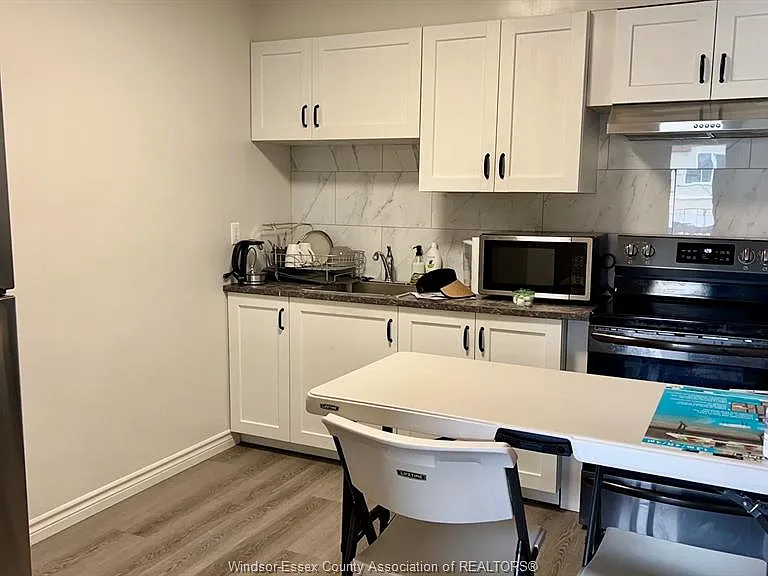 2136 Wyandotte St W #21 — Photo 8