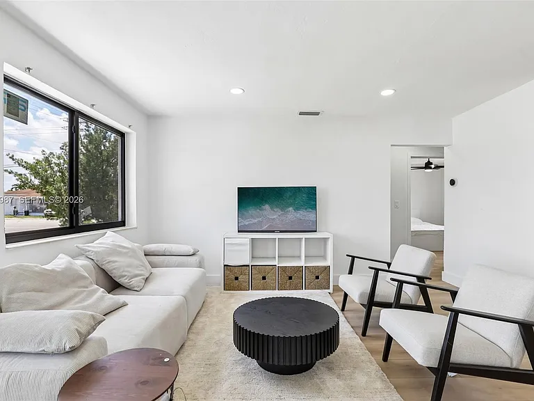 6595 SW 31st St — Photo 9