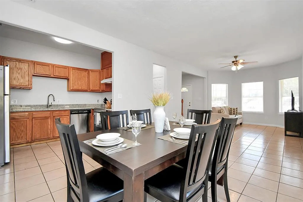 4 bed, 3.5 bath, 1567 sqft, $1,750 — Photo 4