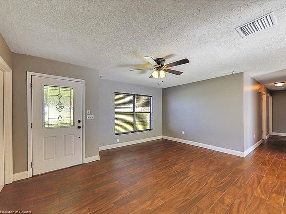 4th image of 6100 Old Plantation Ave