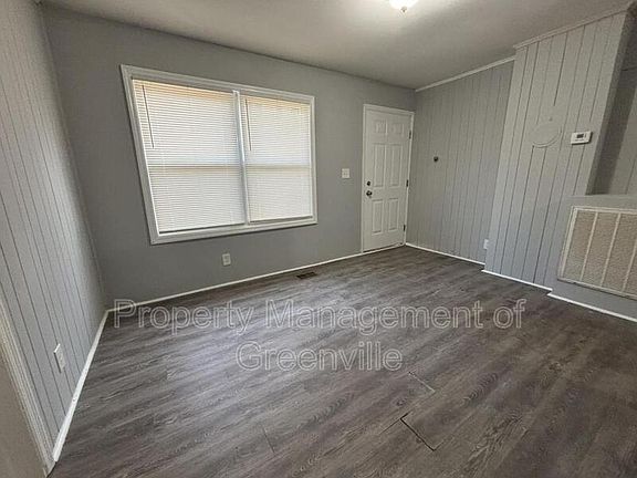 5th image of 326 Loop St APT E