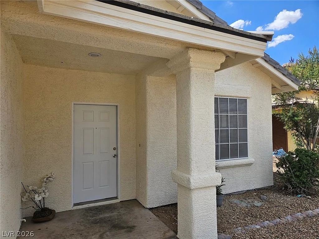 3 bed, 2.0 bath, 1729 sqft, $1,986 — Photo 3