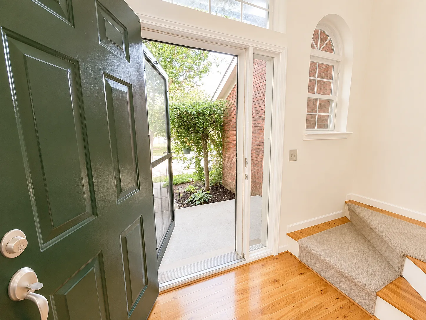 3 bed, 1734 sqft, $2,900 — Photo 3