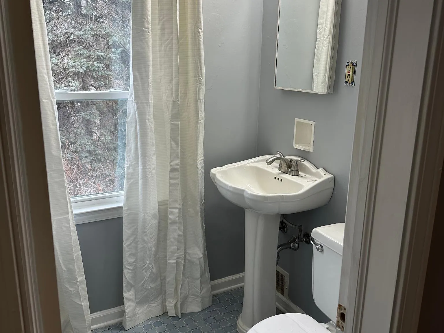 4 bed, 1249 sqft, $1,400 — Photo 3