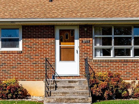 4th image of 3711 Martinell Ave