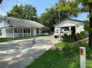 2722 SE Lake Ter, Topeka, KS 66605