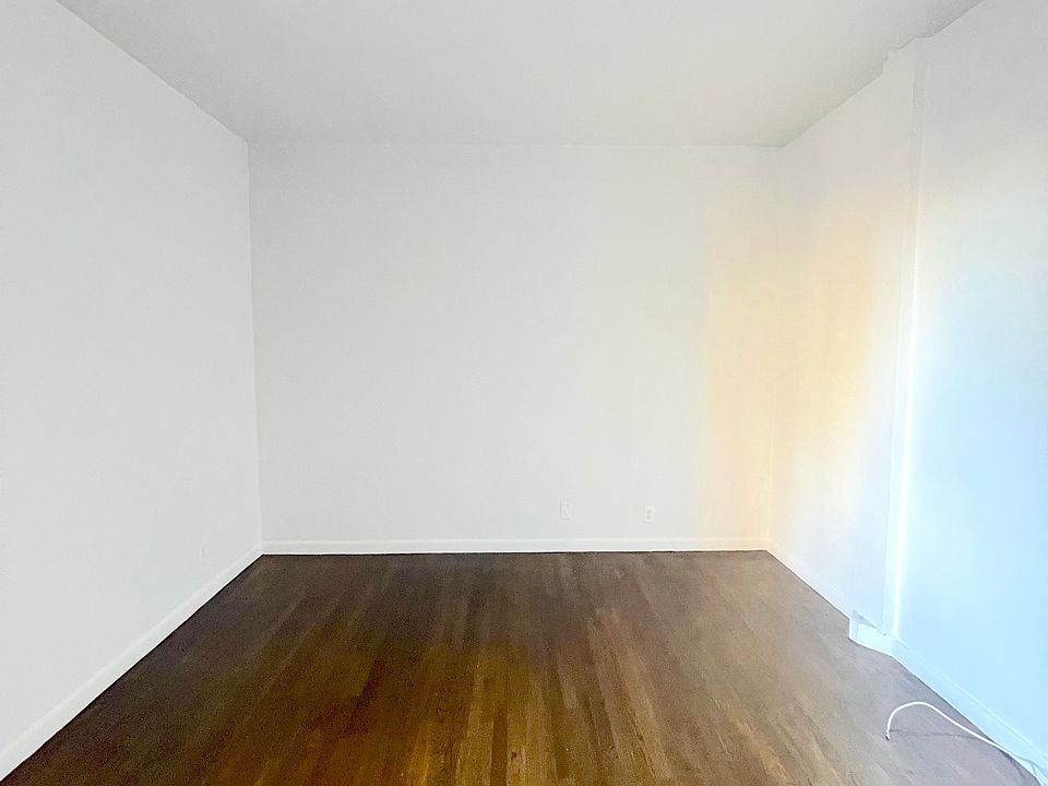 2nd image of 35 W 64th St APT 9D