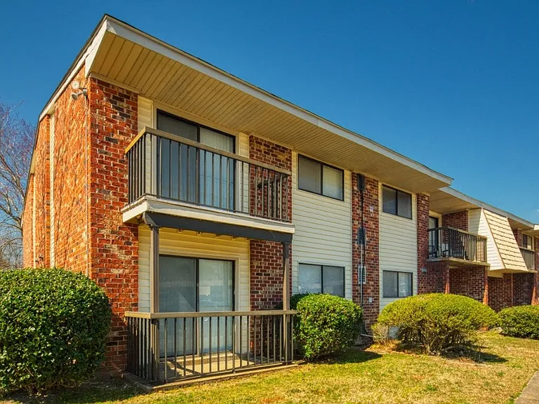 Carolanne Terrace Apartments — Photo 10