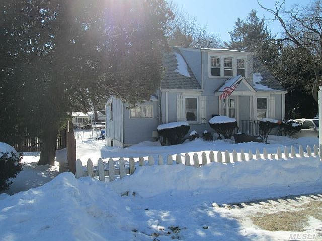 2nd image of 21 E 12th St