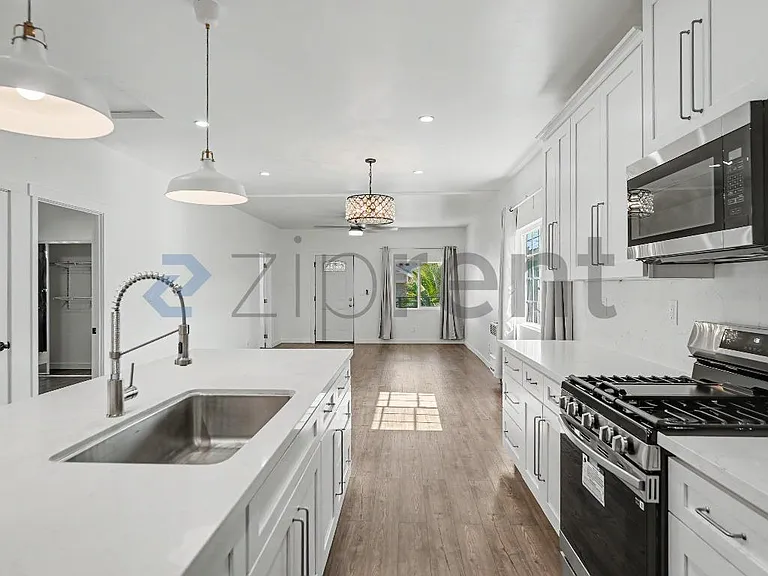 1659 E 61st St — Photo 10