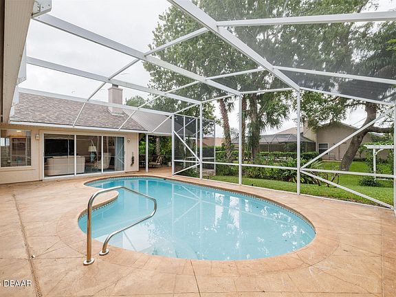 3rd image of 5949 Kendrew Dr