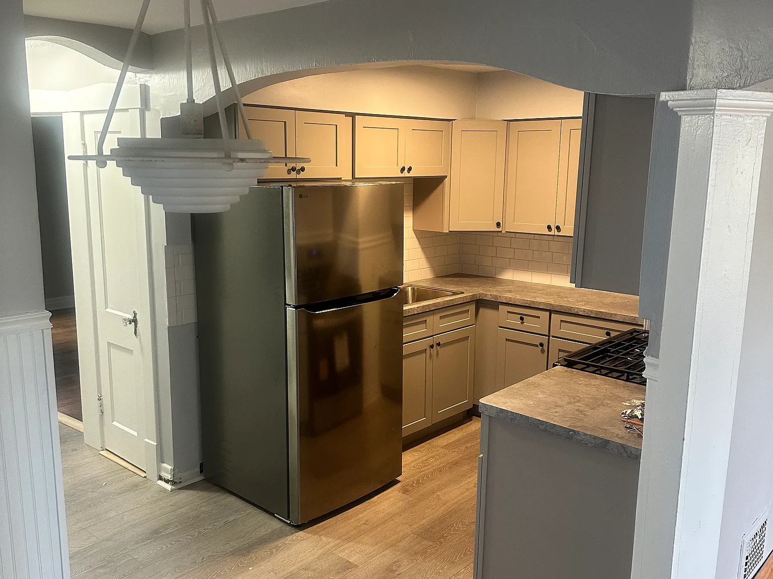 2 bed, 850 sqft, $1,200 — Photo 1