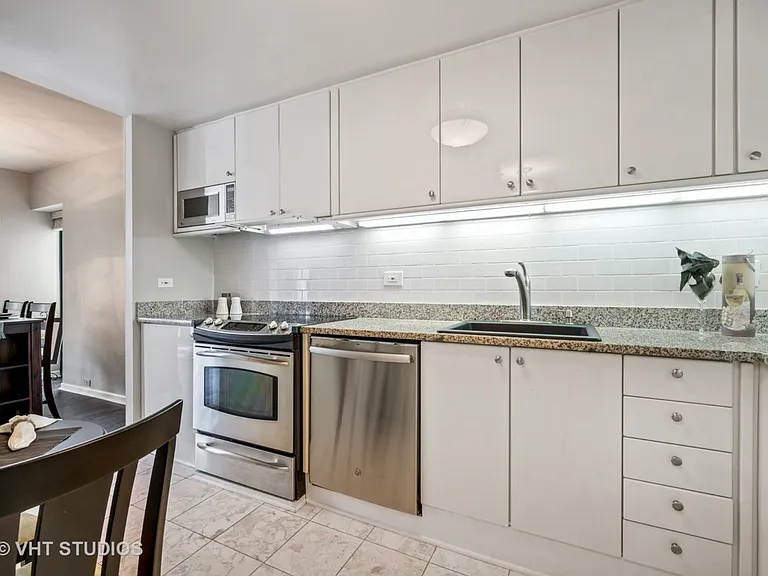 100 E Huron St #1701 — Photo 7