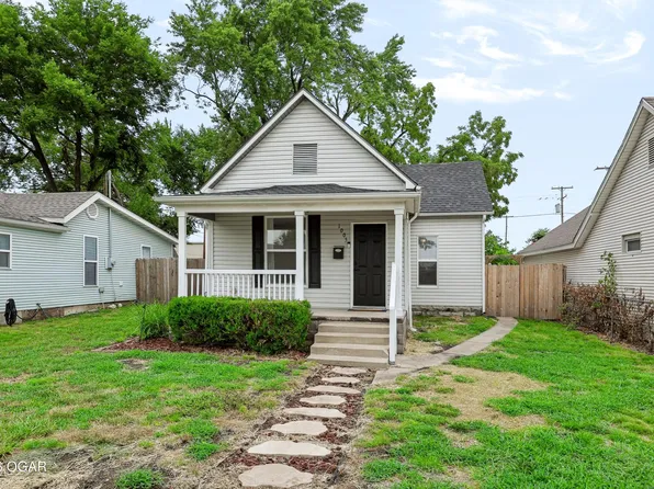 1005 W 1st St, Webb City, MO 64870