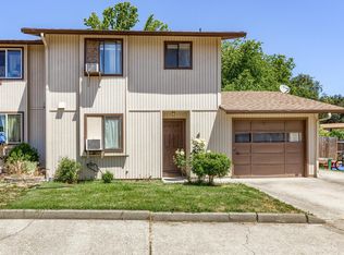 47 SW Eastern Ave APT 4, Grants Pass, OR 97526