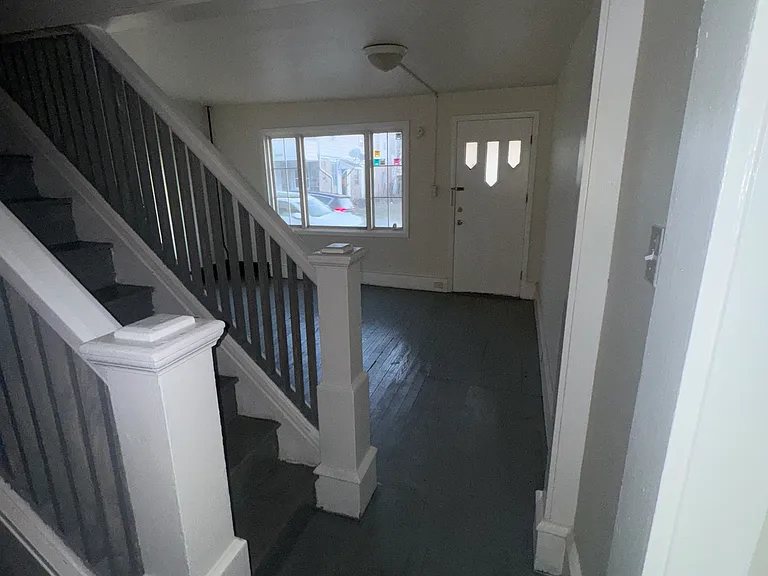 738 N Main St — Photo 3
