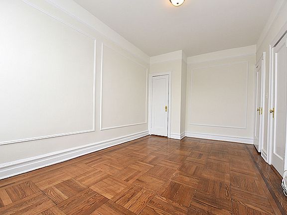 5th image of 3406 32nd St APT 8C