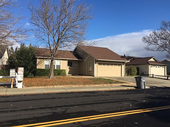 3rd image of 185 Christine Dr