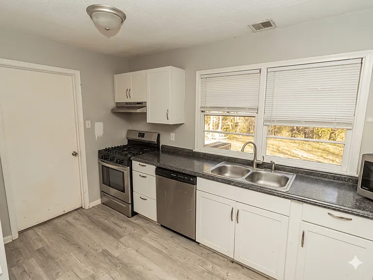 416 W Spring Dr — Photo 6