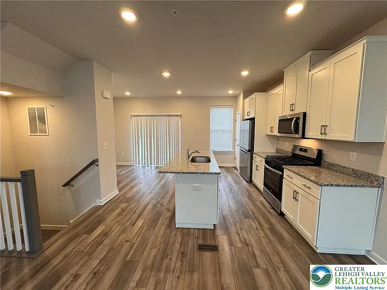 7634 Clayton Ave — Photo 12
