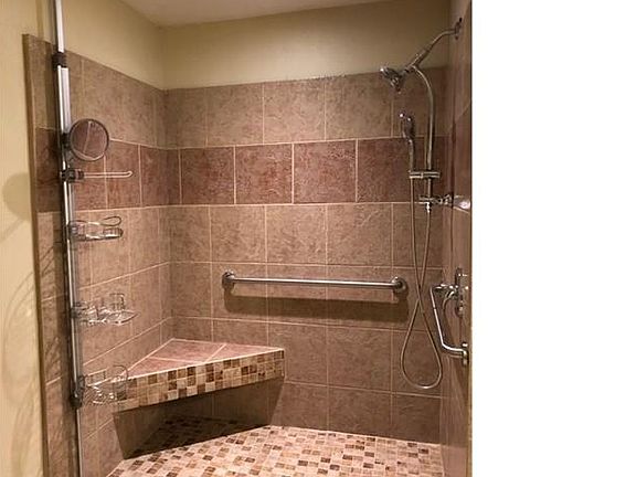 4th image of 810 W Malone Ave
