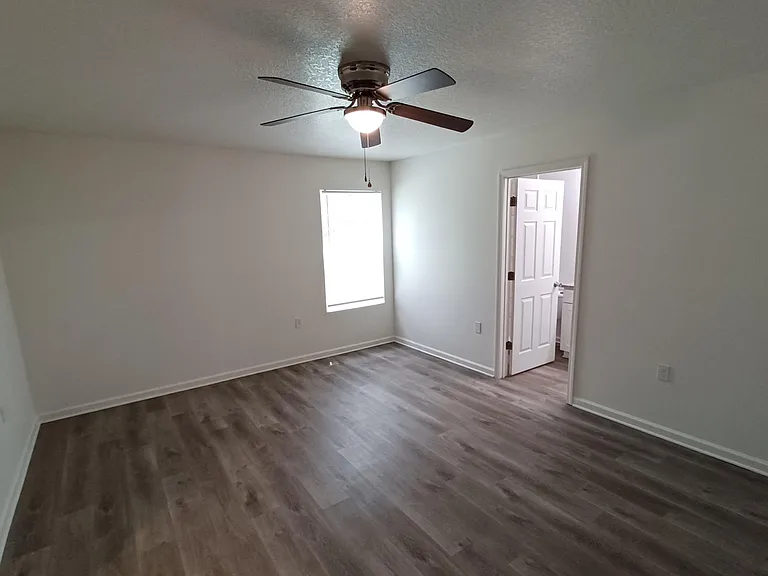618 Hannah St — Photo 8
