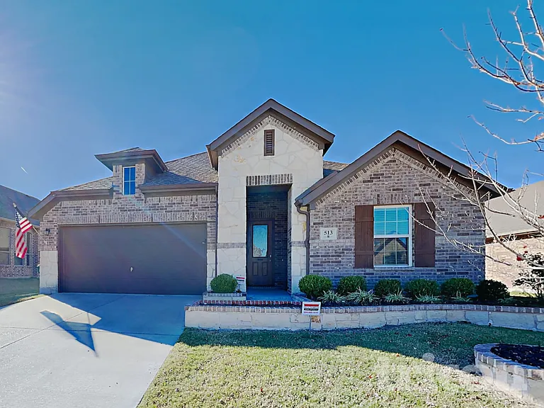 513 Alice Ln — Photo 1