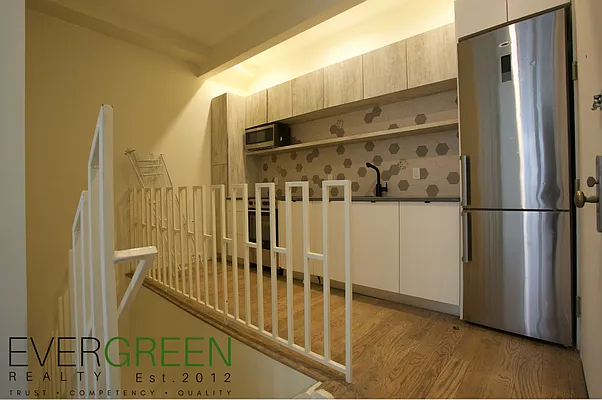 Rented by Evergreen Apartments BK | media 27