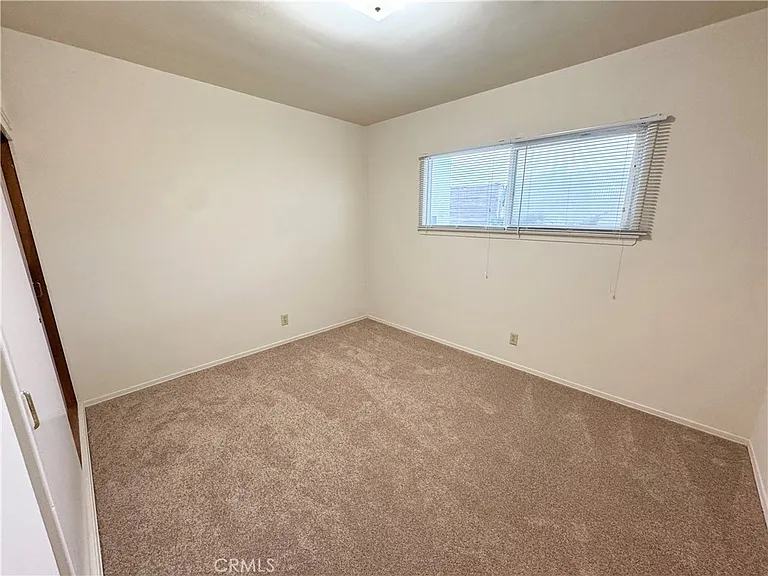 1042 W 7th St — Photo 12