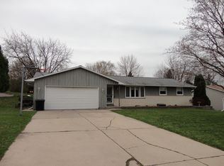 2859 Hillcrest Ct, Green Bay, WI 54313