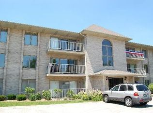 1073 Ashley Ct S APT 2B, Lockport, IL 60441
