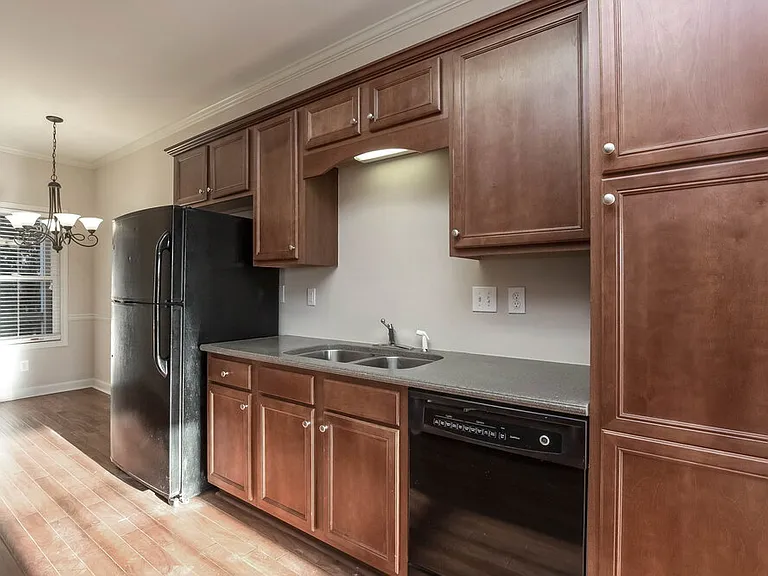 537 Pringle Dr — Photo 5