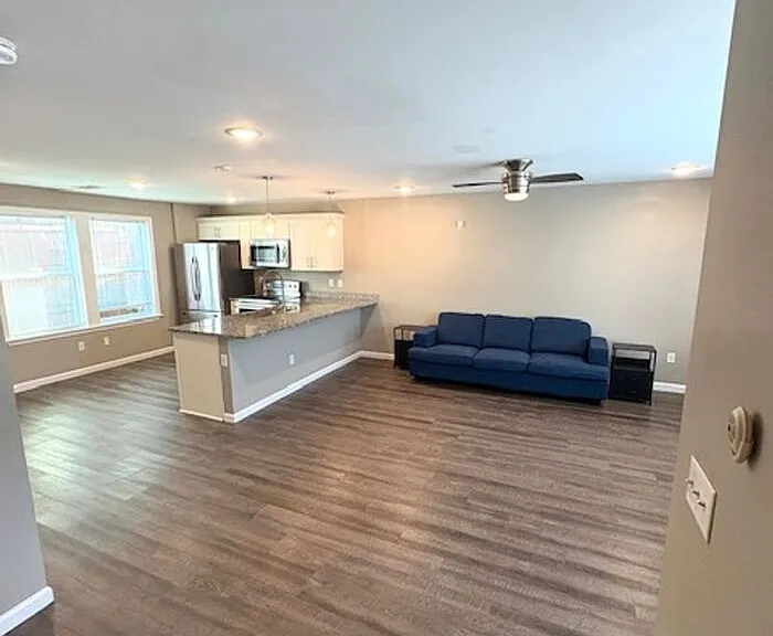 613 Brister St #B-103 — Photo 4