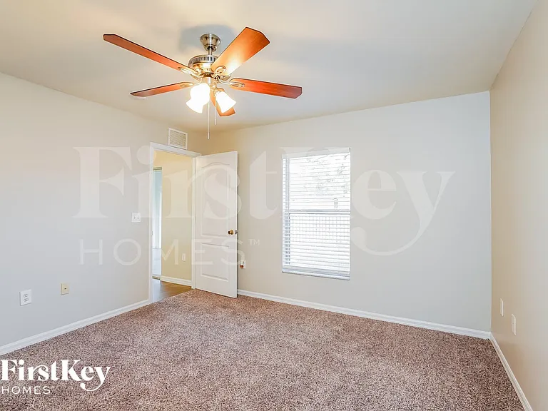 363 Claridge Cir — Photo 10
