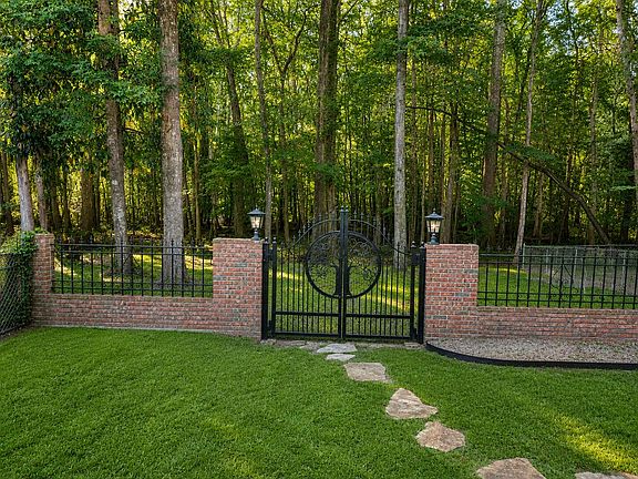 2nd image of 1133 Putter Path Rd
