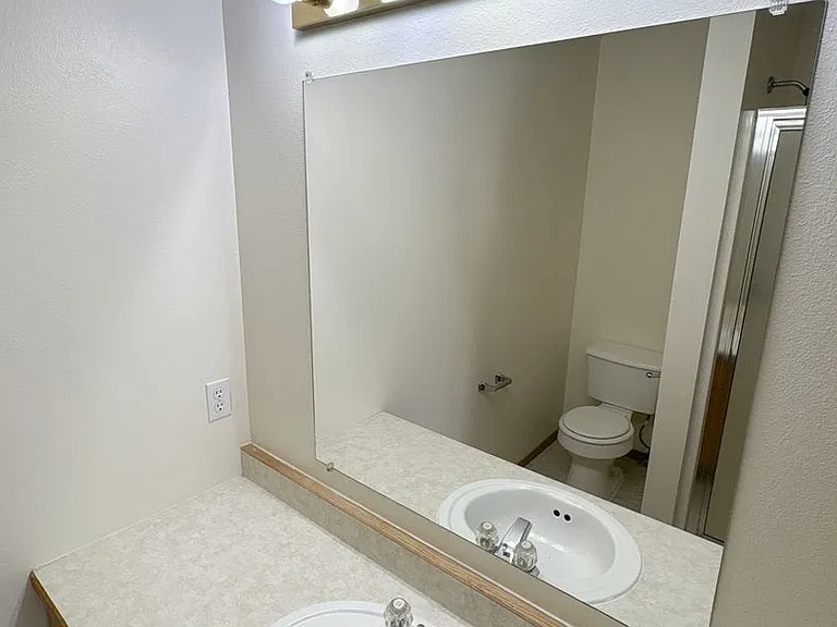 2 bed, 2.5 bath, 1350 sqft, $1,325 — Photo 19