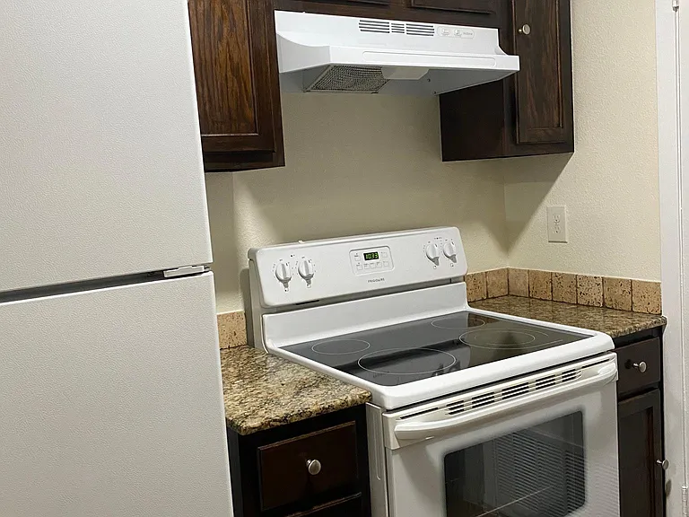 202 Liner St #B — Photo 2