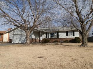 39 Jay St SE, Russell, KS 67665