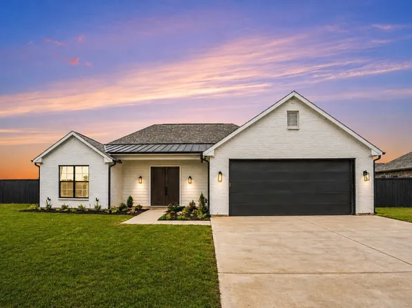 318 W James St, Mabank, TX 75147