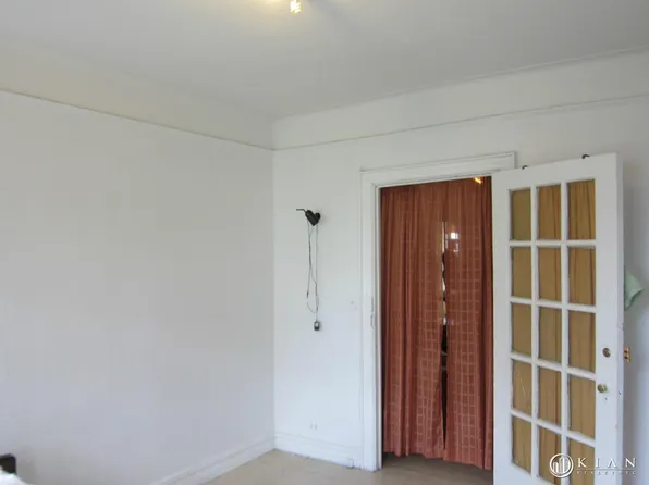 309 East Houston Street image 1 of 12