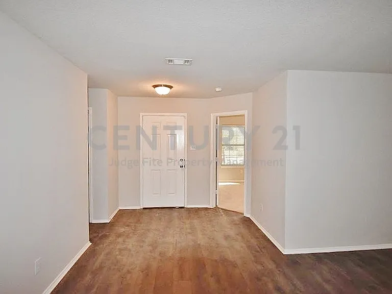 217 Silver Spur Dr — Photo 2