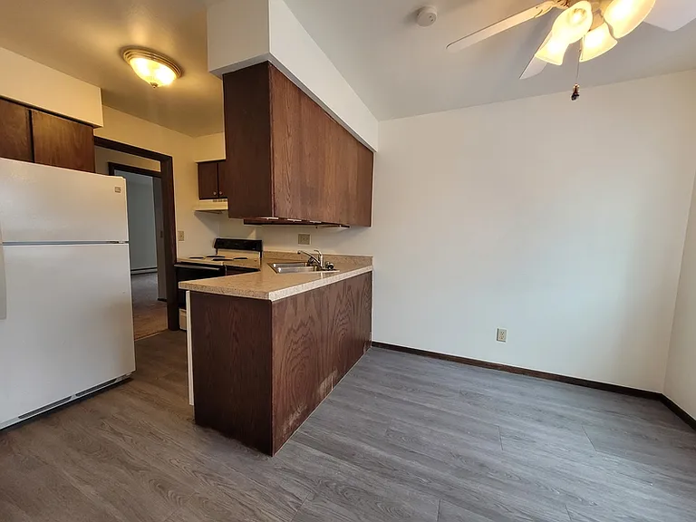 927 Louise St #1 — Photo 3