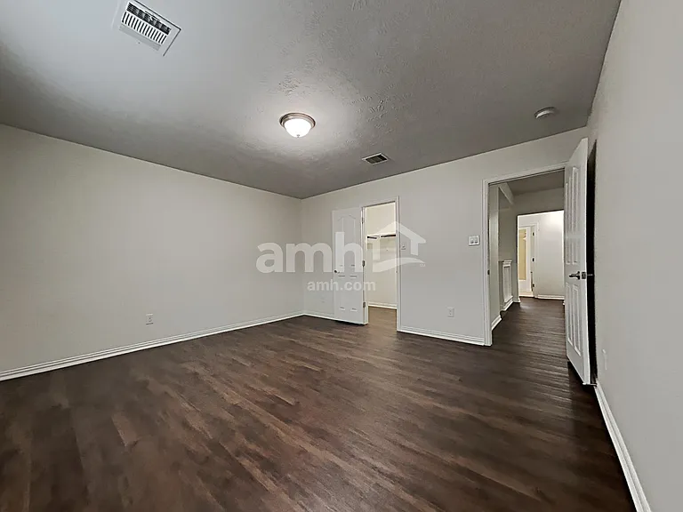 2213 Oak Circle Dr N — Photo 16