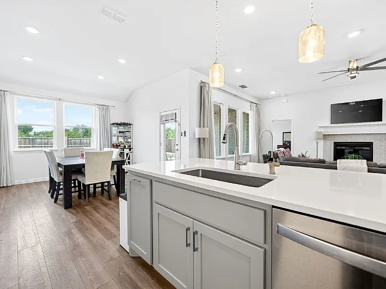 2109 Hibiscus Ln — Photo 3