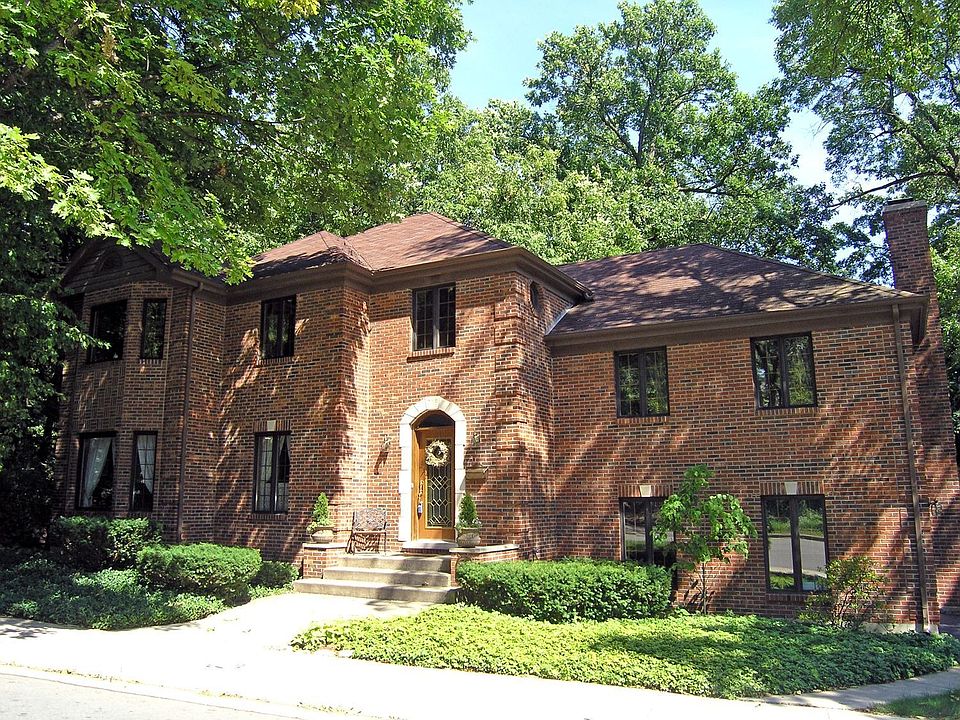 Distingueshed Colonial