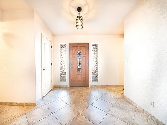 4th image of 2935 Hidden Valley Dr