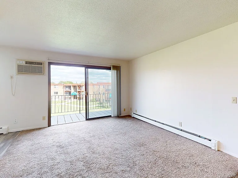 Sterling Square Apartments — Photo 7