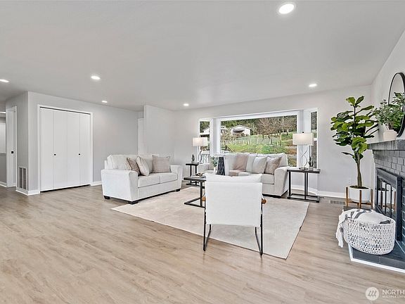 3rd image of 13517 246th Avenue SE